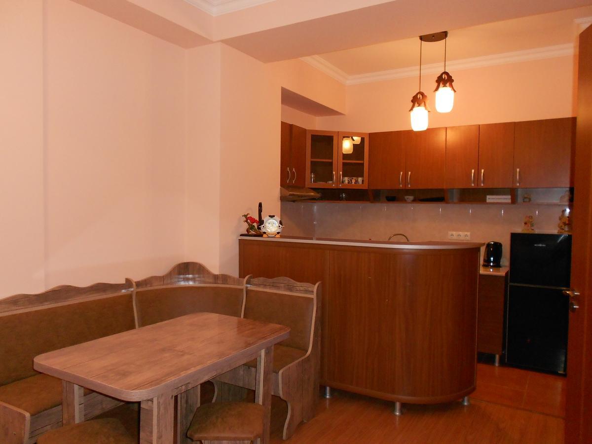 Ucha'S Apartment บาทูมิ ภายนอก รูปภาพ